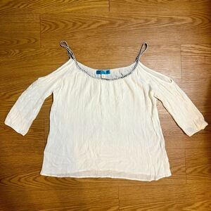 Buttons Bettie Cold Shoulder Top